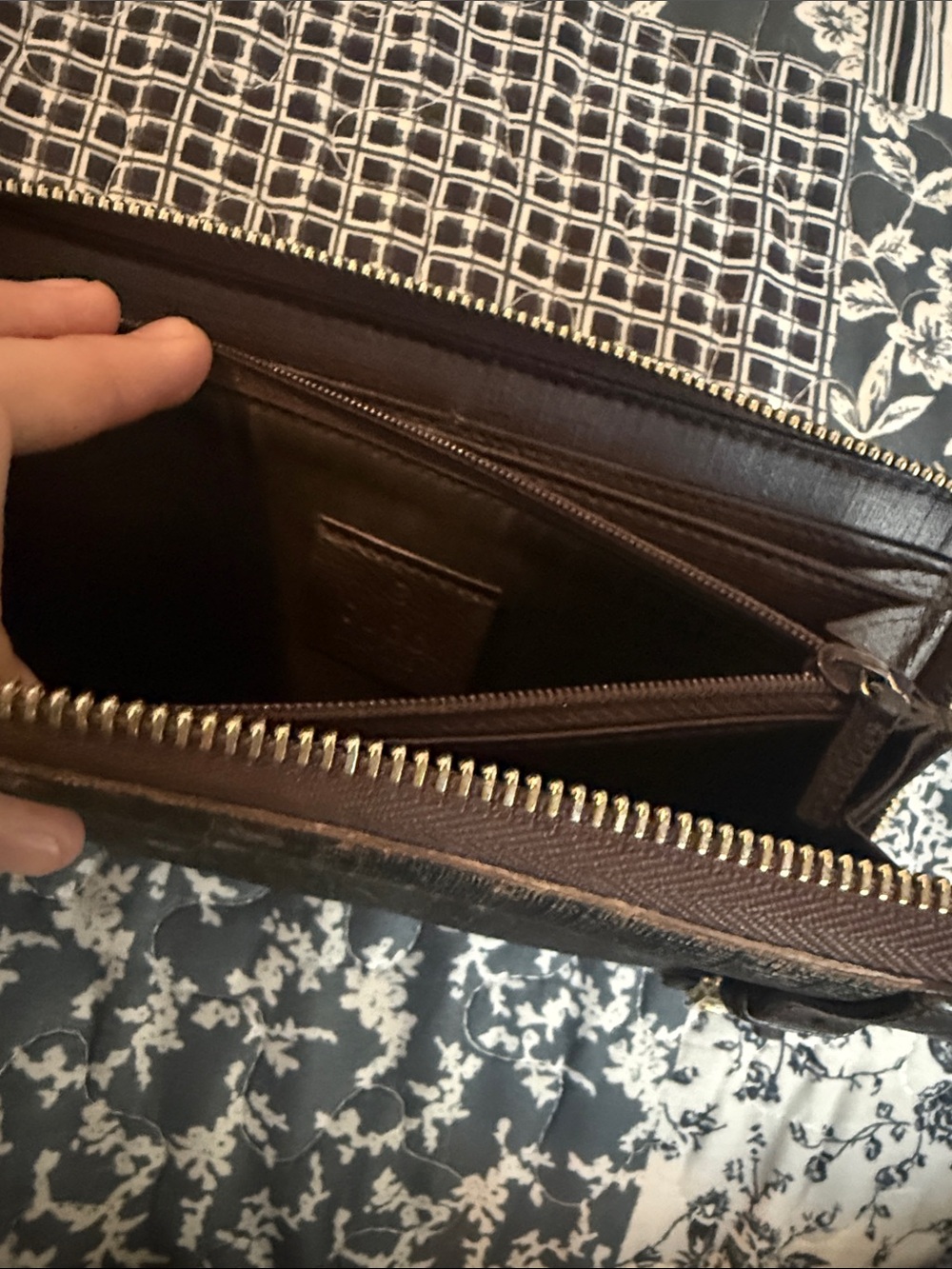 Gucci Brown Zip Wallet with Signature Webbing and Gold Accent - Picture 7 of 10